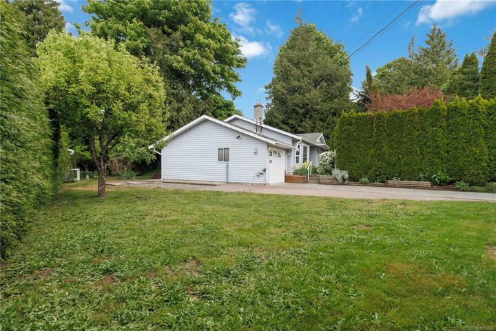 Property Photo:  2626 Ernhill Dr  BC V9C 3N7 
