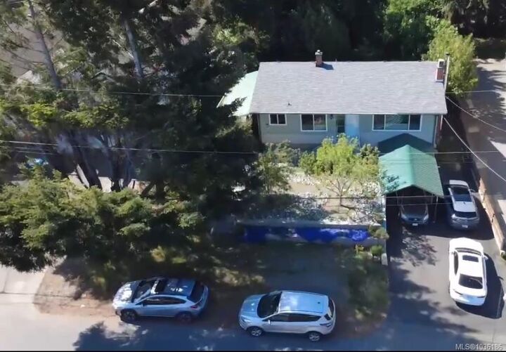 Property Photo:  1370 Graham Cres  BC V9S 2E3 