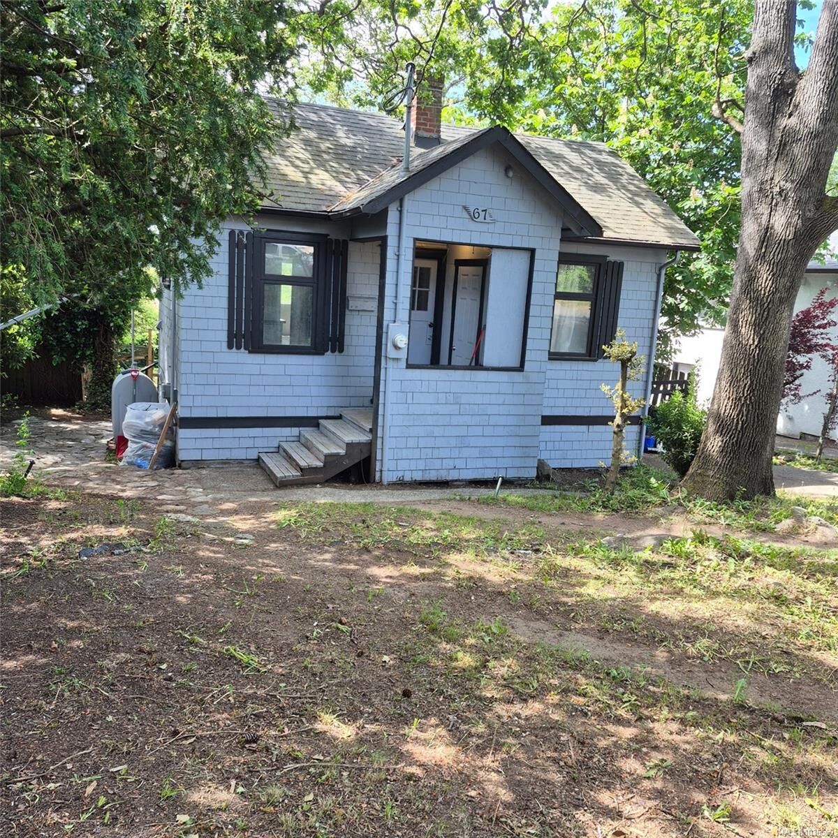 Property Photo:  67 Cadillac Ave  BC V8Z 1T5 