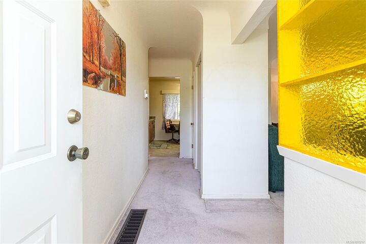 Property Photo: 14 Kingham Pl BC V9B 1L7