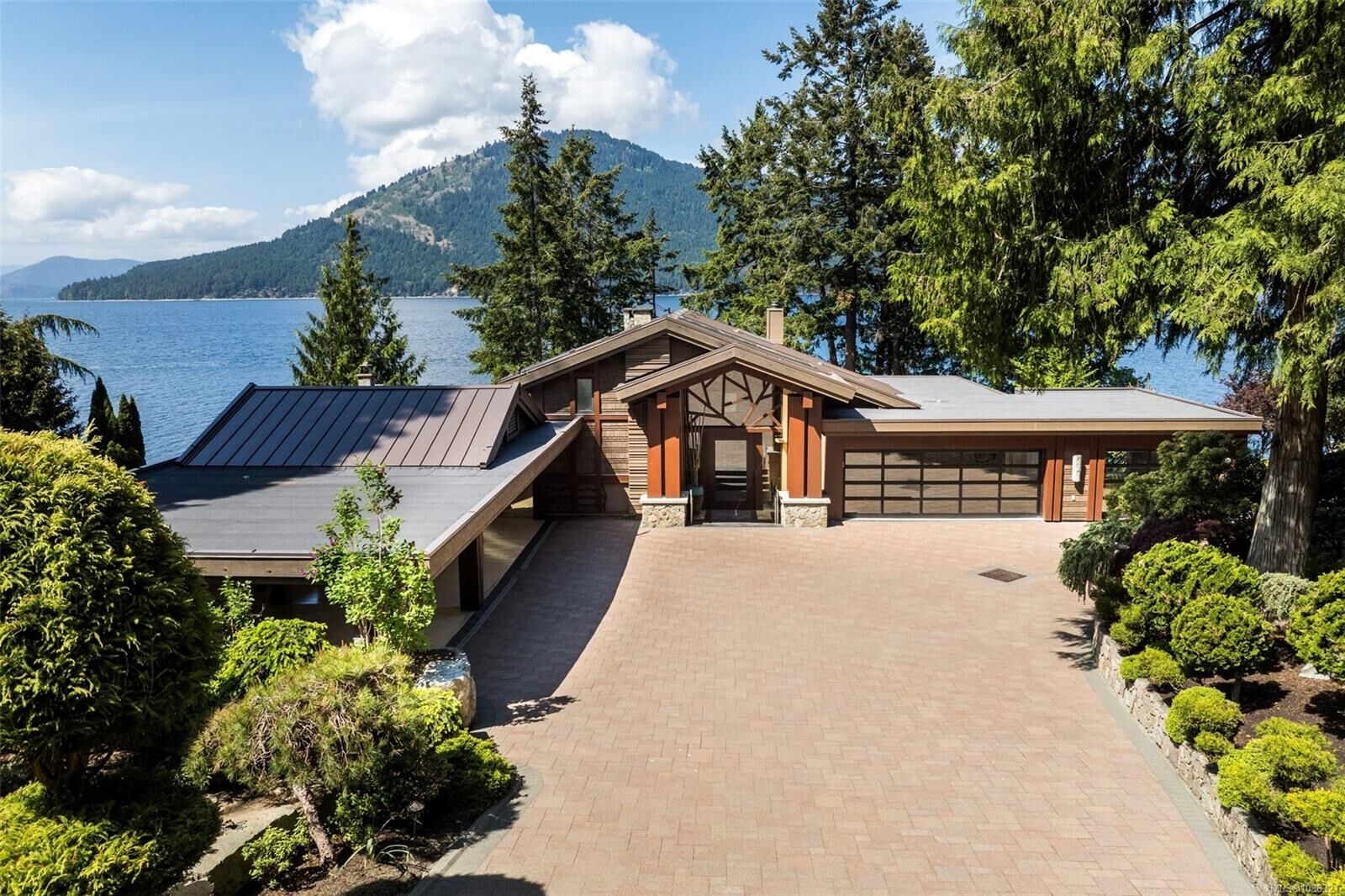 Property Photo:  960 Lands End End  BC V8L 5L3 