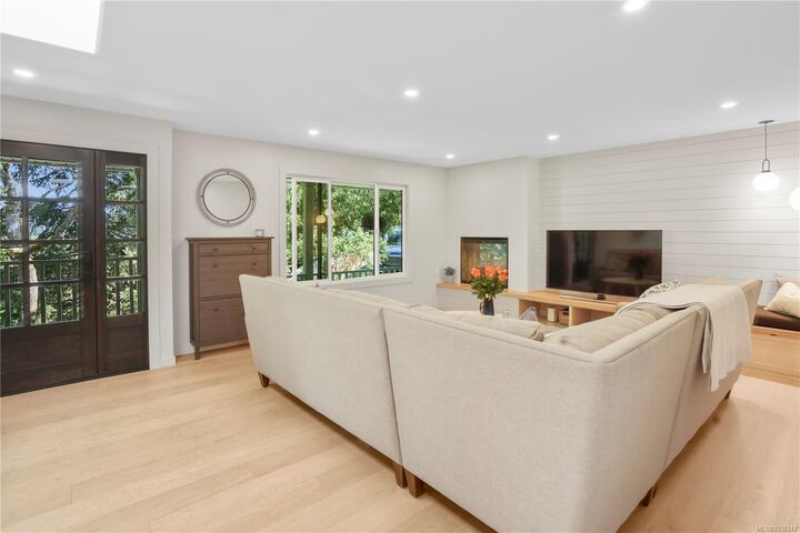 Property Photo:  1071 Hyacinth Ave  BC V8Z 2S7 