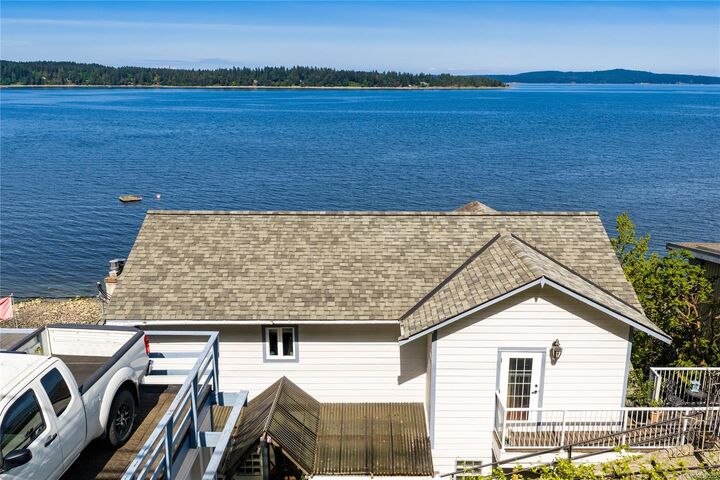 Property Photo:  363 Chemainus Rd  BC V9G 1Y1 