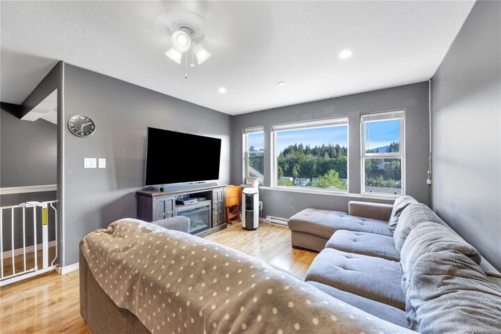 Property Photo:  4780 Fairbrook Cres  BC V9T 6M6 