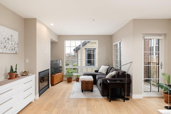 Property Photo:  1011 Burdett Ave 204  BC V8V 3G9 