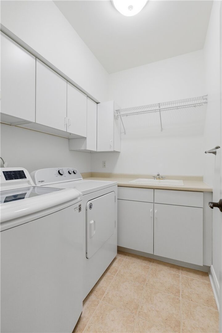 Property Photo:  2009 Deacon Dr 4  PA 15650 