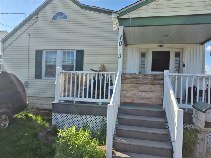 Property Photo:  1013 Henry St  PA 15012 