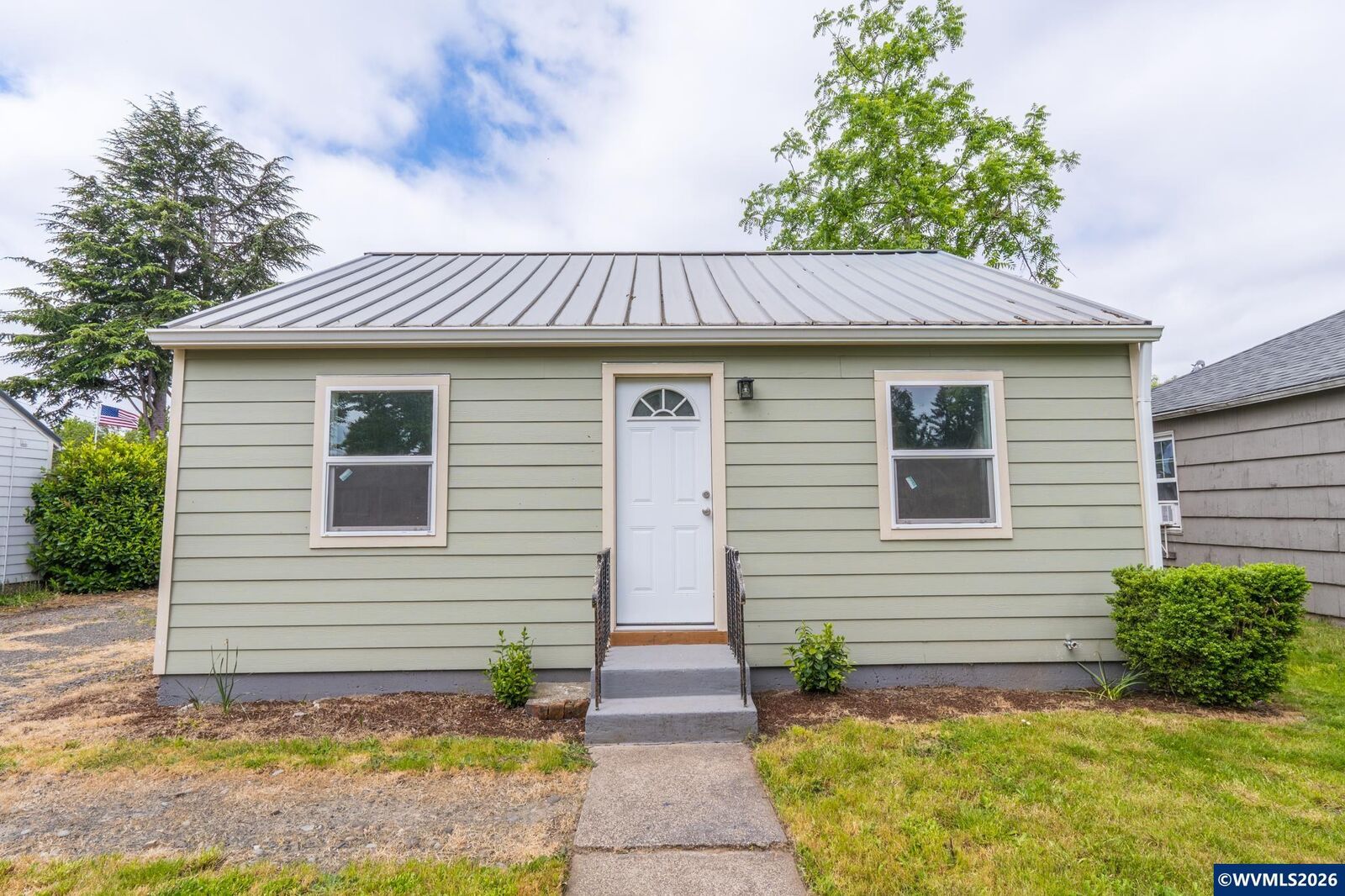 Property Photo:  1925 Liberty St NE  OR 97301 