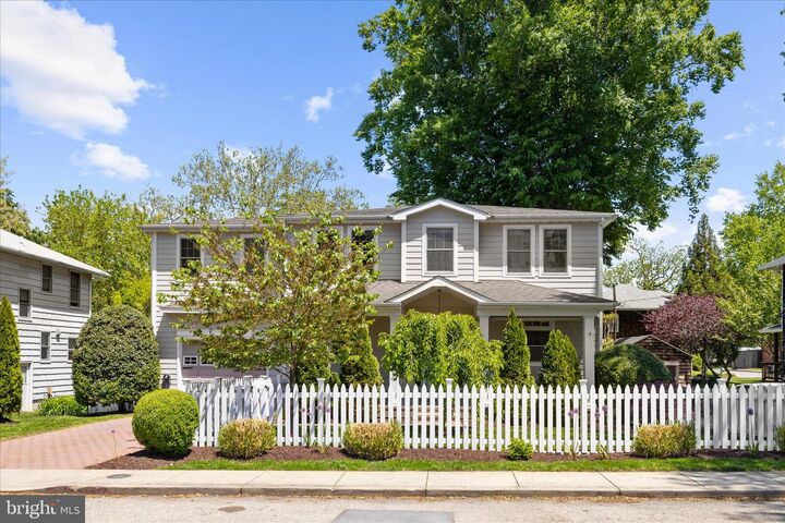 Property Photo:  302 Annapolis Street  MD 21401 