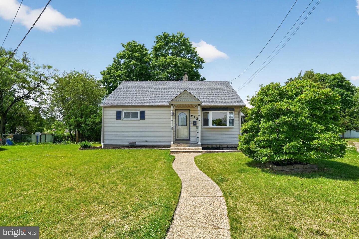 Property Photo:  213 Paul Place  NJ 08078 