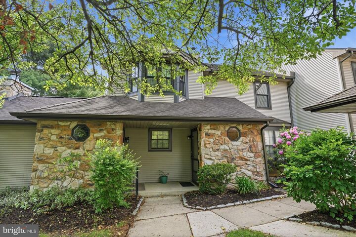 Property Photo:  242 Sassafras Court  PA 18976 