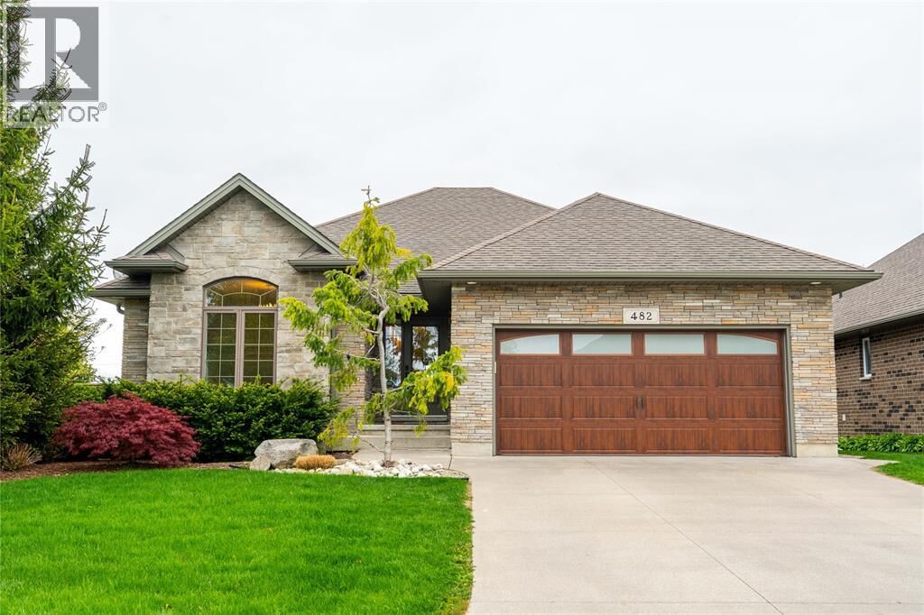 Photo de la propriété:  482 Autumn Breeze Drive  ON N7S 0C4 