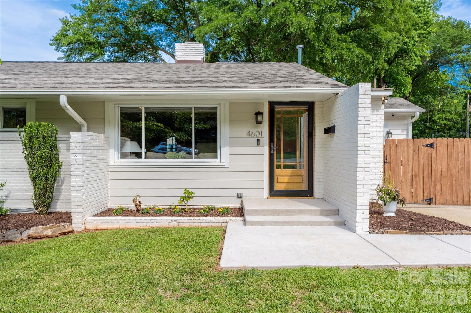 Property Photo:  4601 General Pershing Drive  NC 28209 