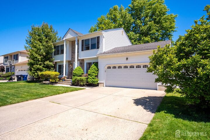 Property Photo:  46 Lynn Court  NJ 08902 