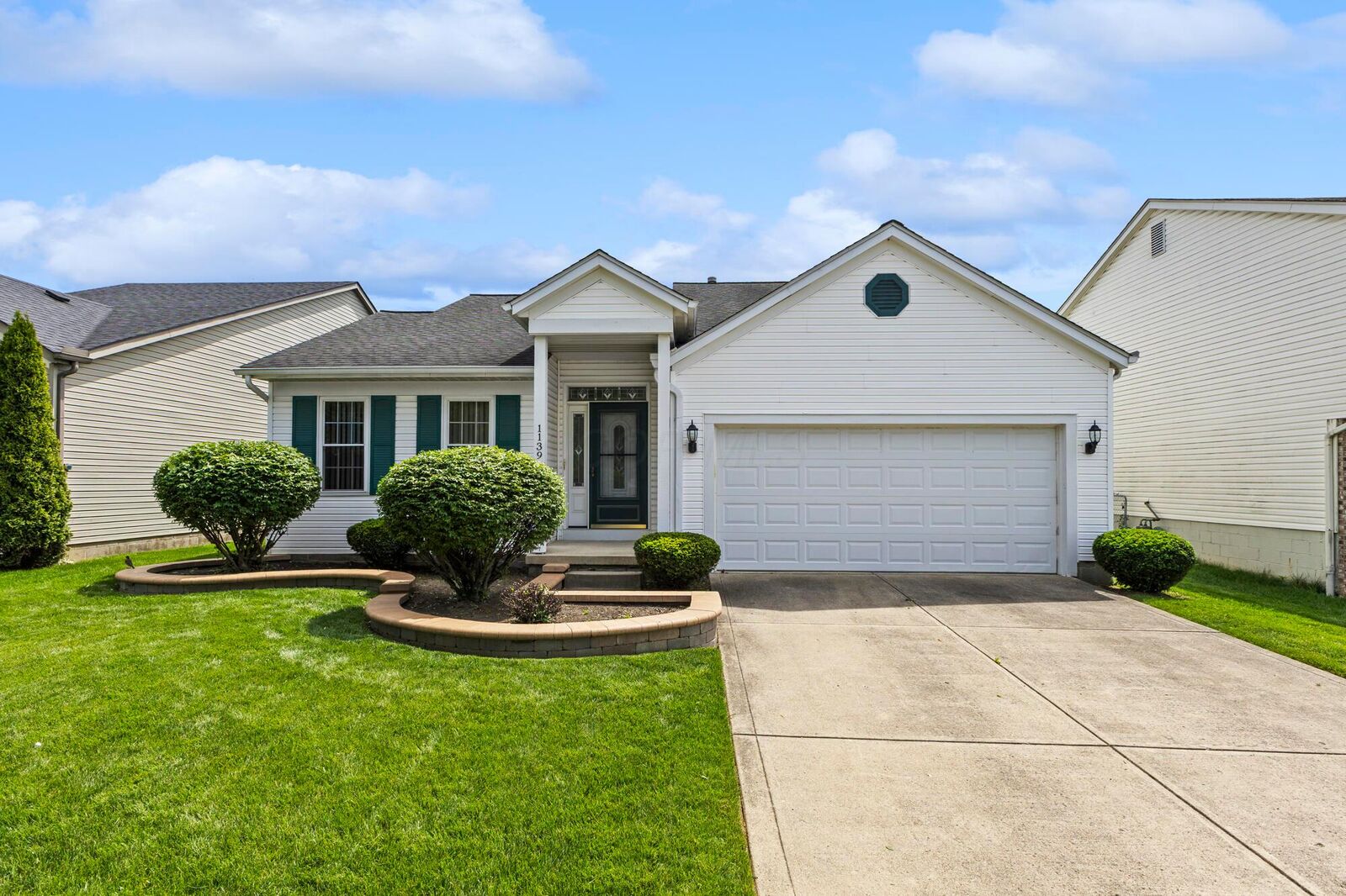 Property Photo: 1139 Rendezvous Lane OH 43207