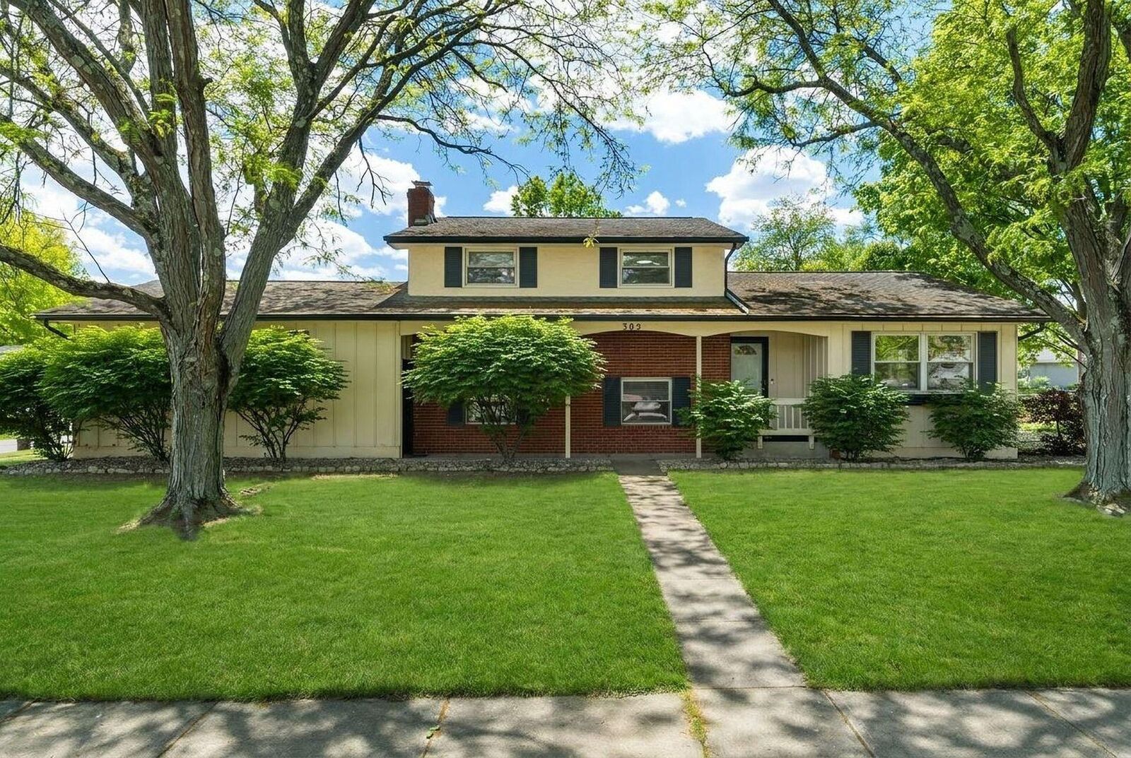 Property Photo:  305 Muskingum Drive  OH 43230 