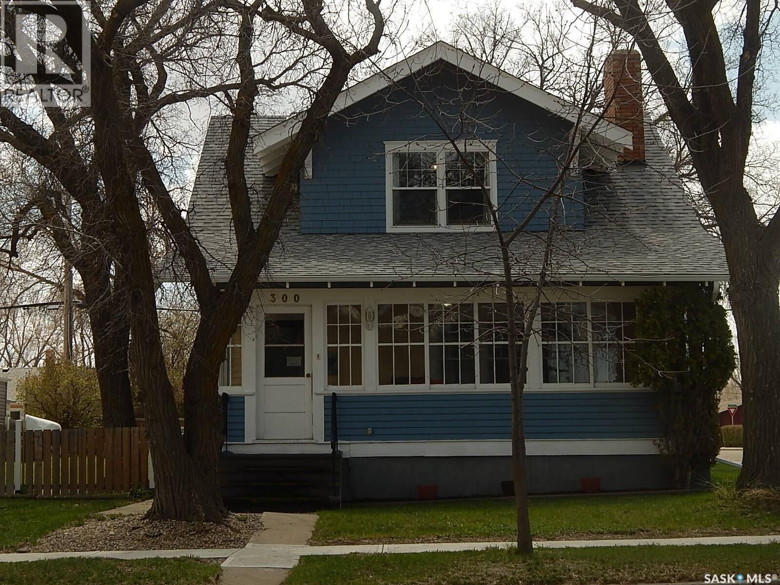 Property Photo:  300 4th Avenue E  SK S0H 0B0 