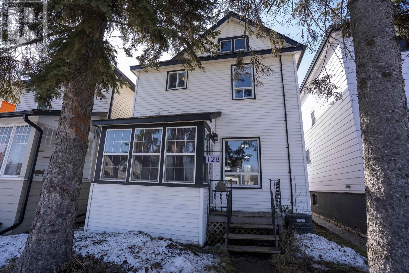 Property Photo:  128 Amelia St W  ON P7E 4A2 