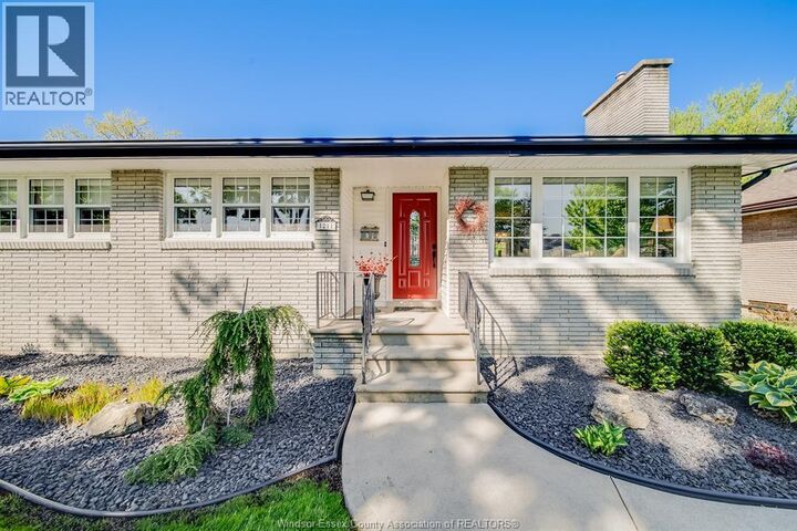 Property Photo:  1211 Parkview Avenue  ON N8S 2X8 