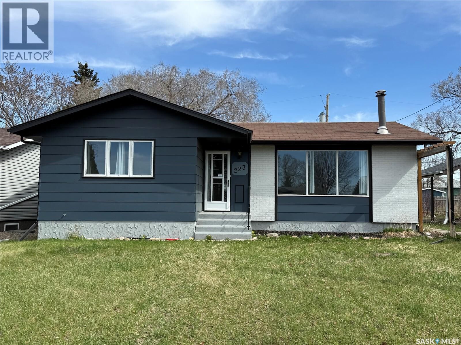 Property Photo:  223 3rd Avenue W  SK S0J 2M0 