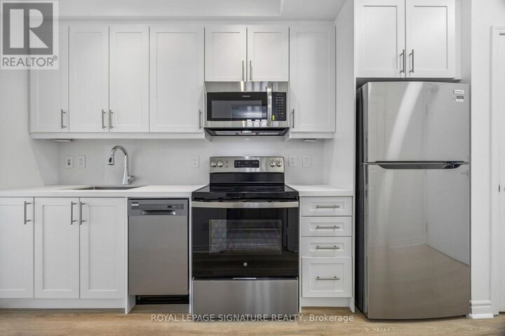 Property Photo:  2885 Bayview Avenue 203  ON M2K 0A3 