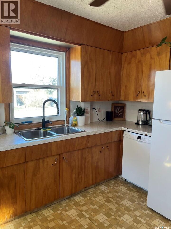 Property Photo:  507 Empress Street  SK S7K 0Y2 