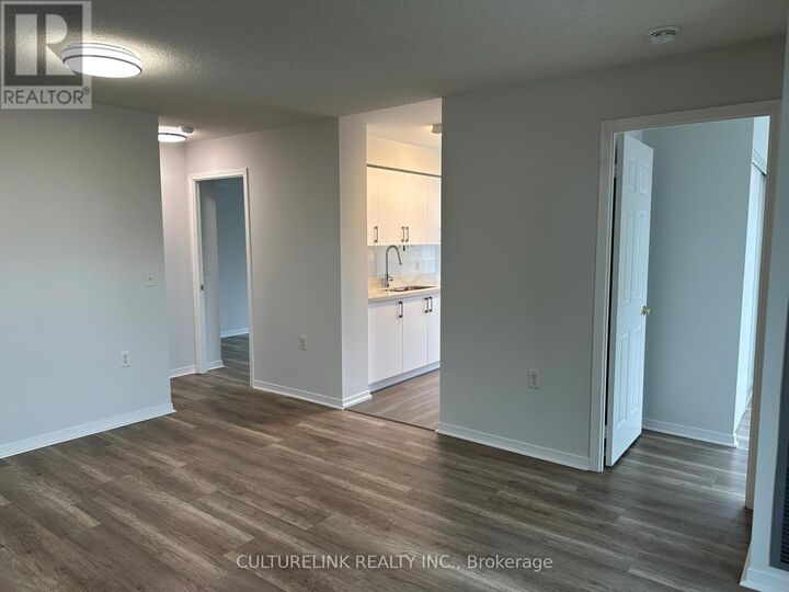 Property Photo:  22 Olive Avenue 2002  ON M2N 7G6 