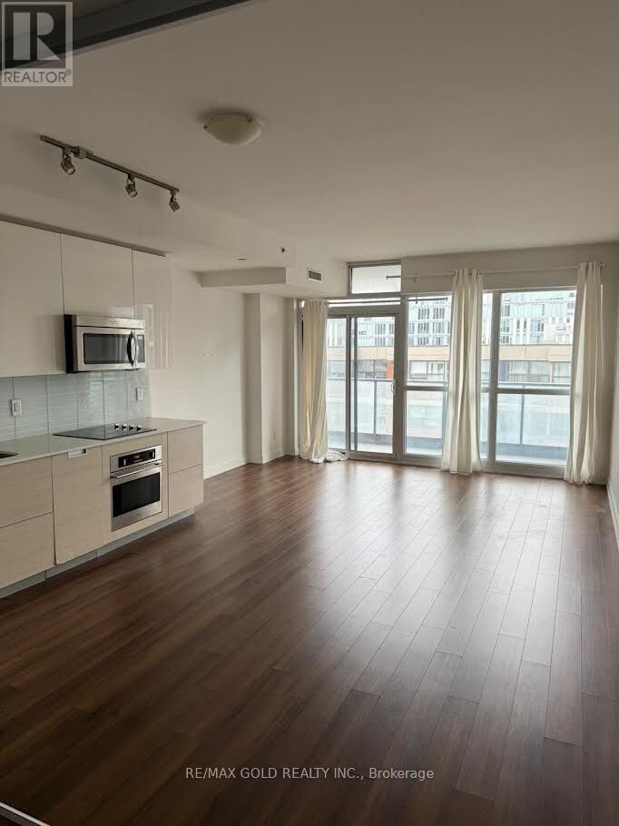 Property Photo:  210 Simcoe Street 904  ON M5T 0A9 