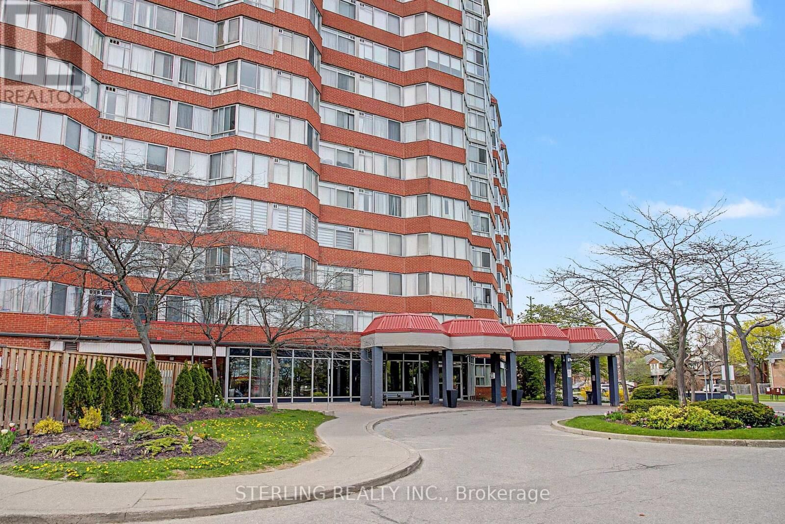 Property Photo:  11753 Sheppard Avenue East 821  ON M1B 5M3 