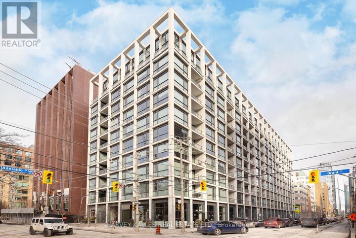 Property Photo:  39 Brant Street 717  ON M5V 0M8 