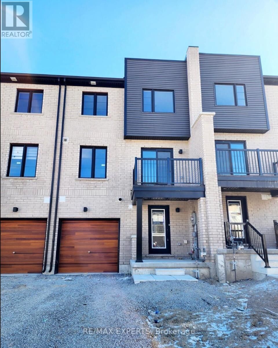 Property Photo:  32 Silo Mews  ON L9J 0C2 