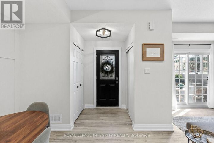 Property Photo:  100 Artesa Private A  ON K2S 0J8 
