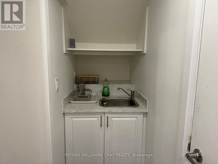 Property Photo:  1 Davidson Road  ON L4G 2A9 