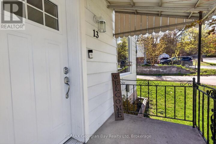 Property Photo:  13 Centre Street  ON L9M 1P1 
