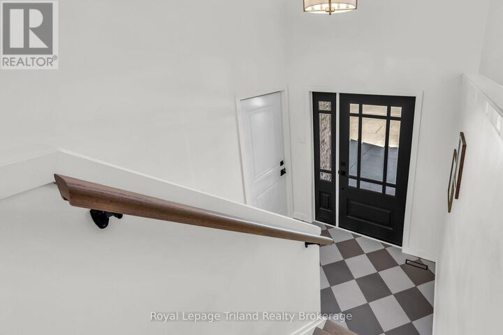 Property Photo:  64 Hickory Boulevard West  ON N7G 4E9 