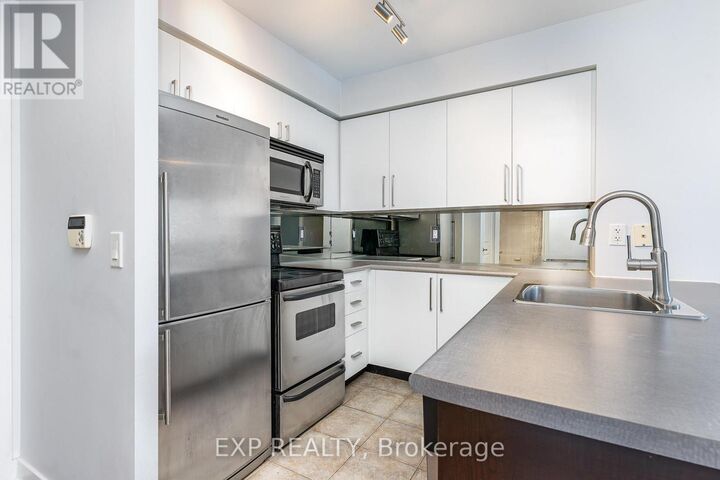Property Photo:  50 Lynn Williams Street 1810  ON M6K 3R9 