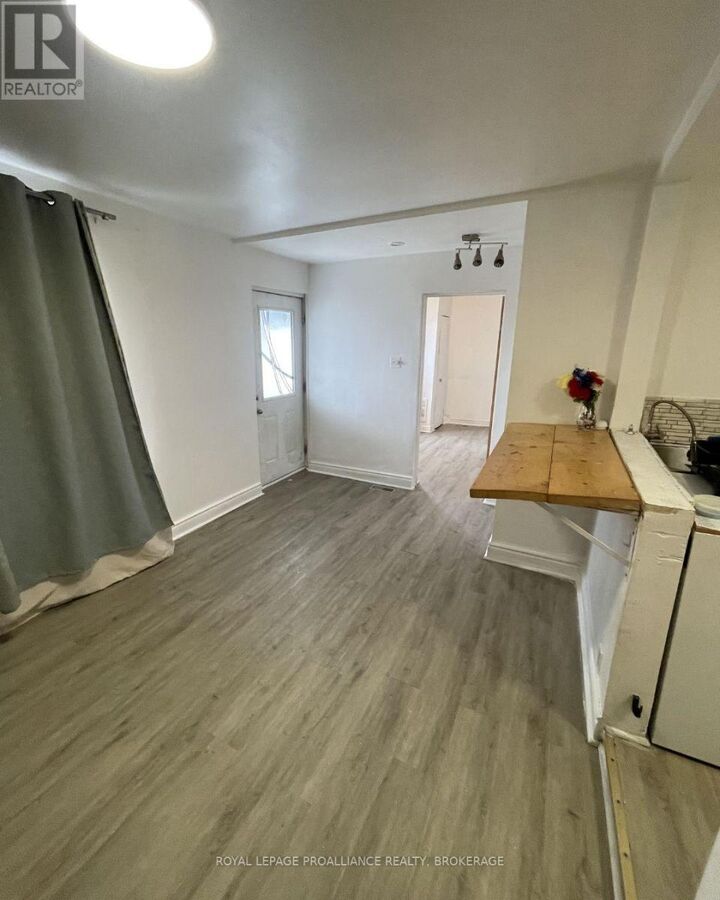 Property Photo:  563 Union Street 1  ON K7M 2H5 