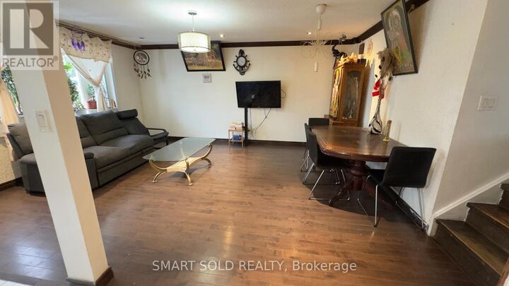 Property Photo:  5 Horseley Hill Drive East  ON M1B 1W4 