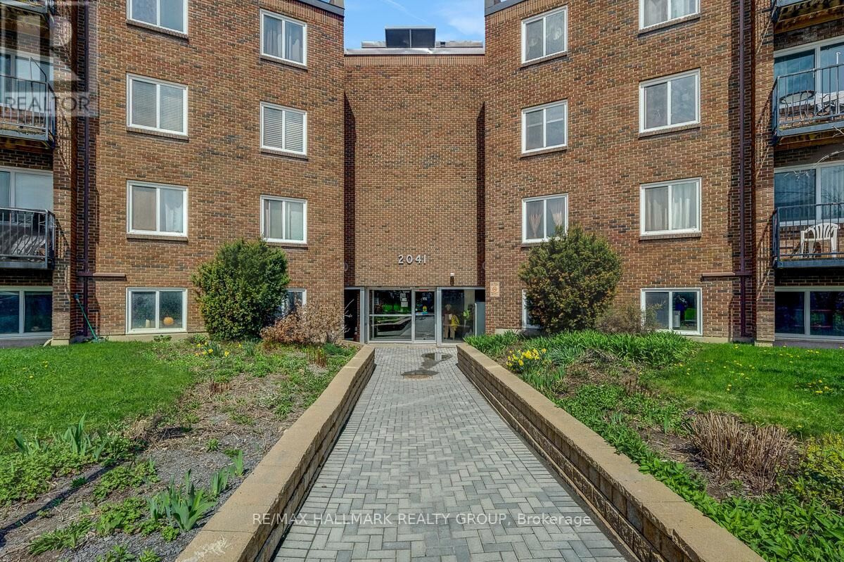 Property Photo:  2041 Arrowsmith Drive 105A  ON K1J 7V7 
