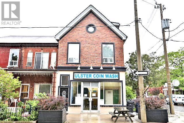 Property Photo:  202 Lippincot Street 3  ON M5S 2P1 