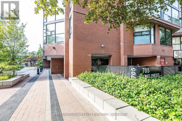 Property Photo:  215 Street West 215  ON M5V 2W8 