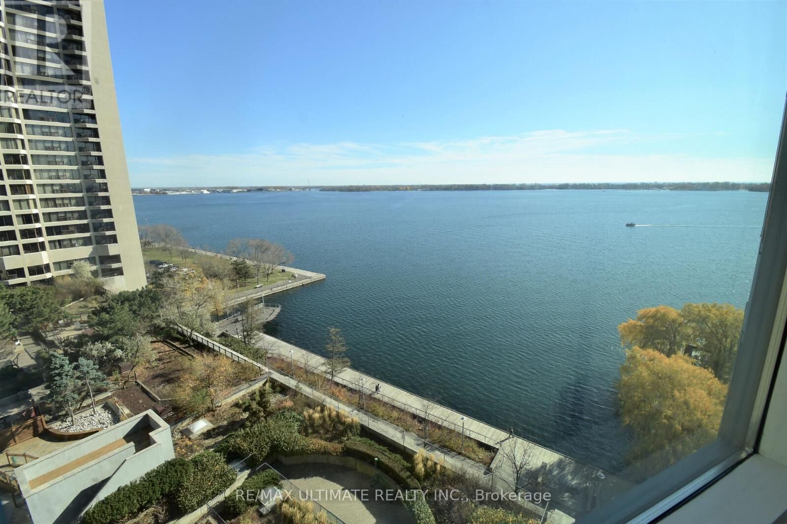 Property Photo:  99 Harbour Square 1503  ON M5J 2H2 