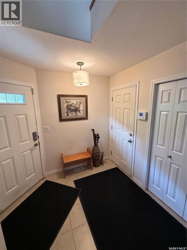 Property Photo:  425 Y Avenue S  SK S7M 3J8 