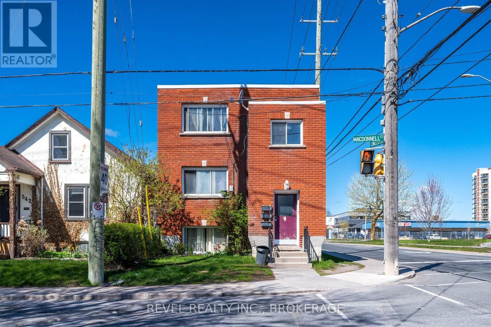 Property Photo:  546 Macdonnell Street  ON K7K 4W7 