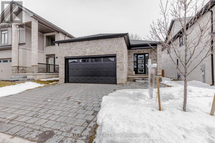 Property Photo:  7966 Fallon Drive 18  ON N0M 1V0 