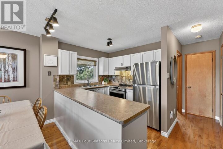 Property Photo:  104 Kellie'S Way Unit #21  ON L9Y 0L5 