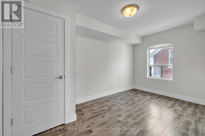 Property Photo:  34 Brock Street 303  ON N4S 3B5 