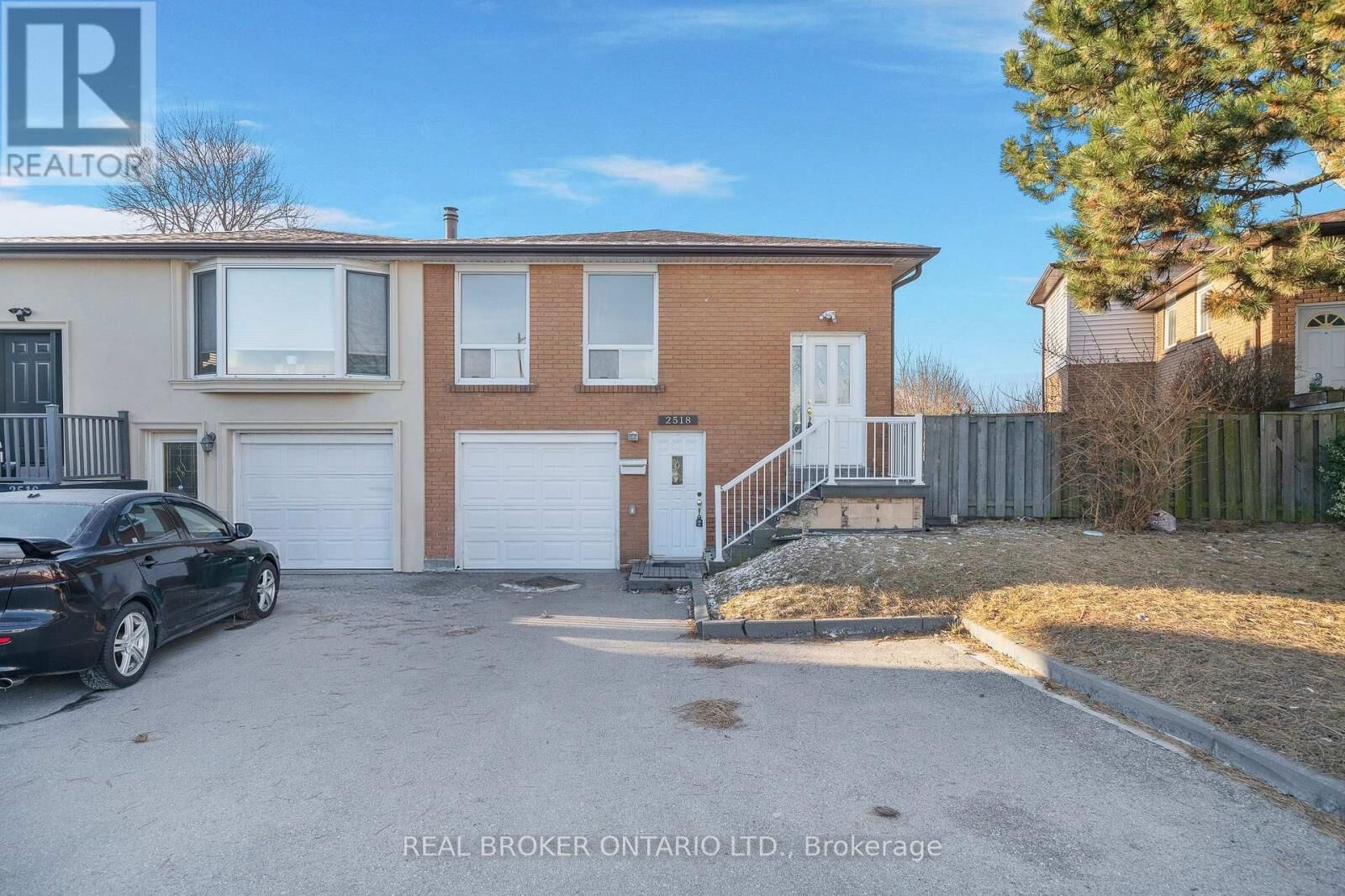 Property Photo:  2518 Harman Court Main  ON L5J 1T8 