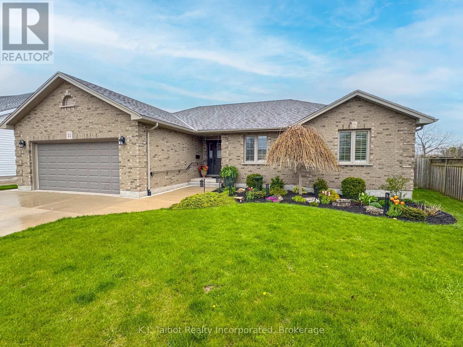 Property Photo:  11 Lee Crescent  ON N7A 4L3 