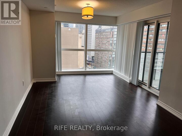 Property Photo:  386 Yonge Street 1101  ON M5B 0A5 